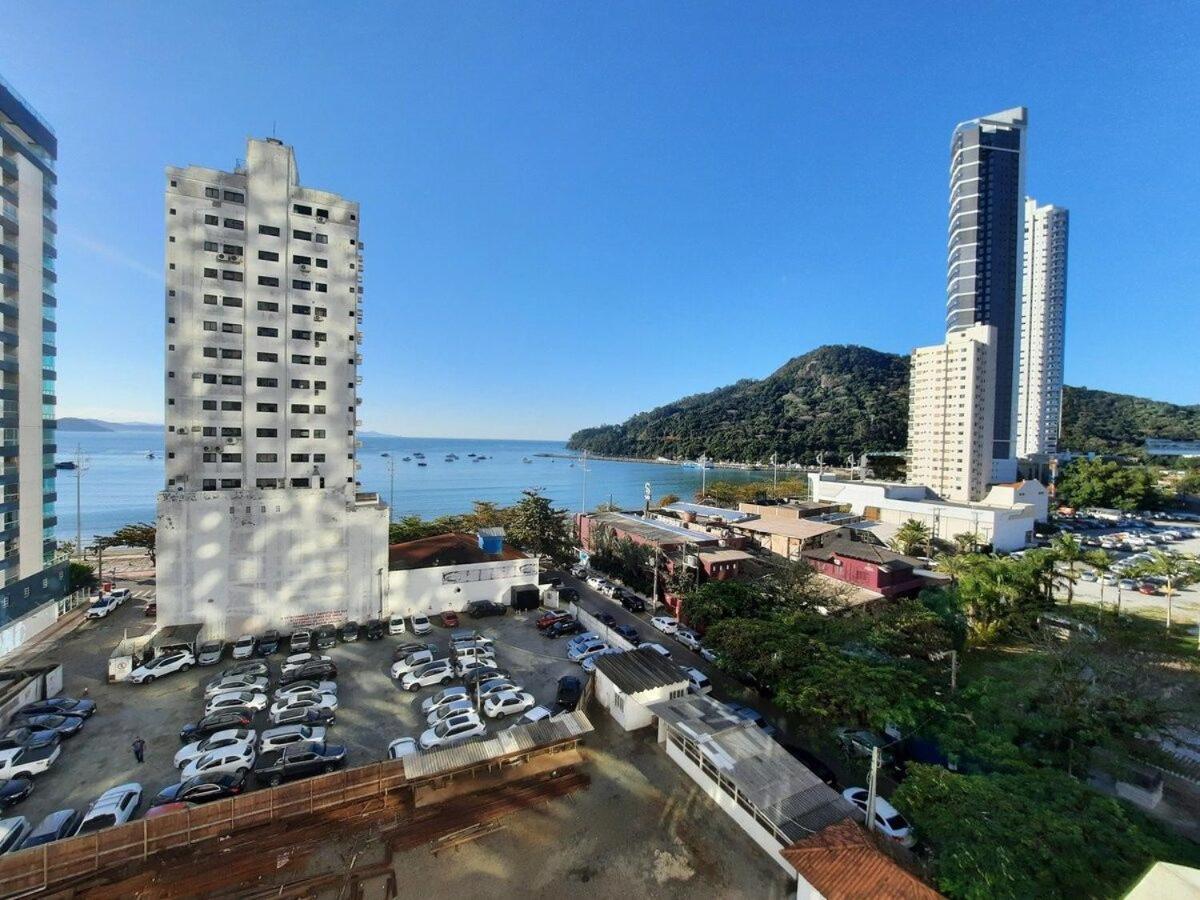 3 Suites Linda Vista Da Orla De Bc A 50M Da Praia - Somente Familiares Balneario Camboriu Bagian luar foto
