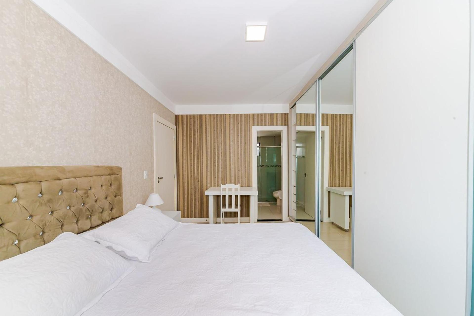 3 Suites Linda Vista Da Orla De Bc A 50M Da Praia - Somente Familiares Balneario Camboriu Bagian luar foto