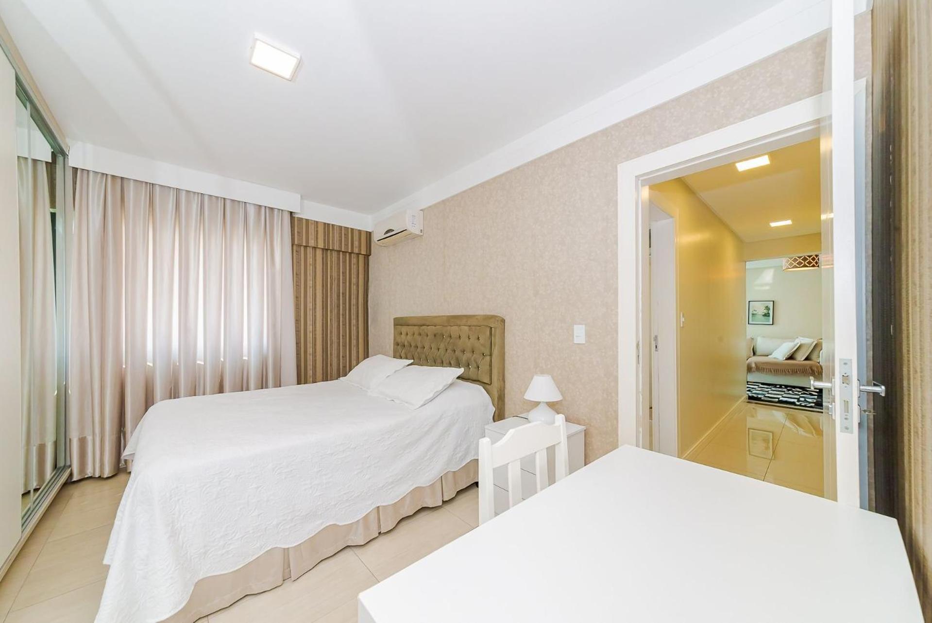 3 Suites Linda Vista Da Orla De Bc A 50M Da Praia - Somente Familiares Balneario Camboriu Bagian luar foto