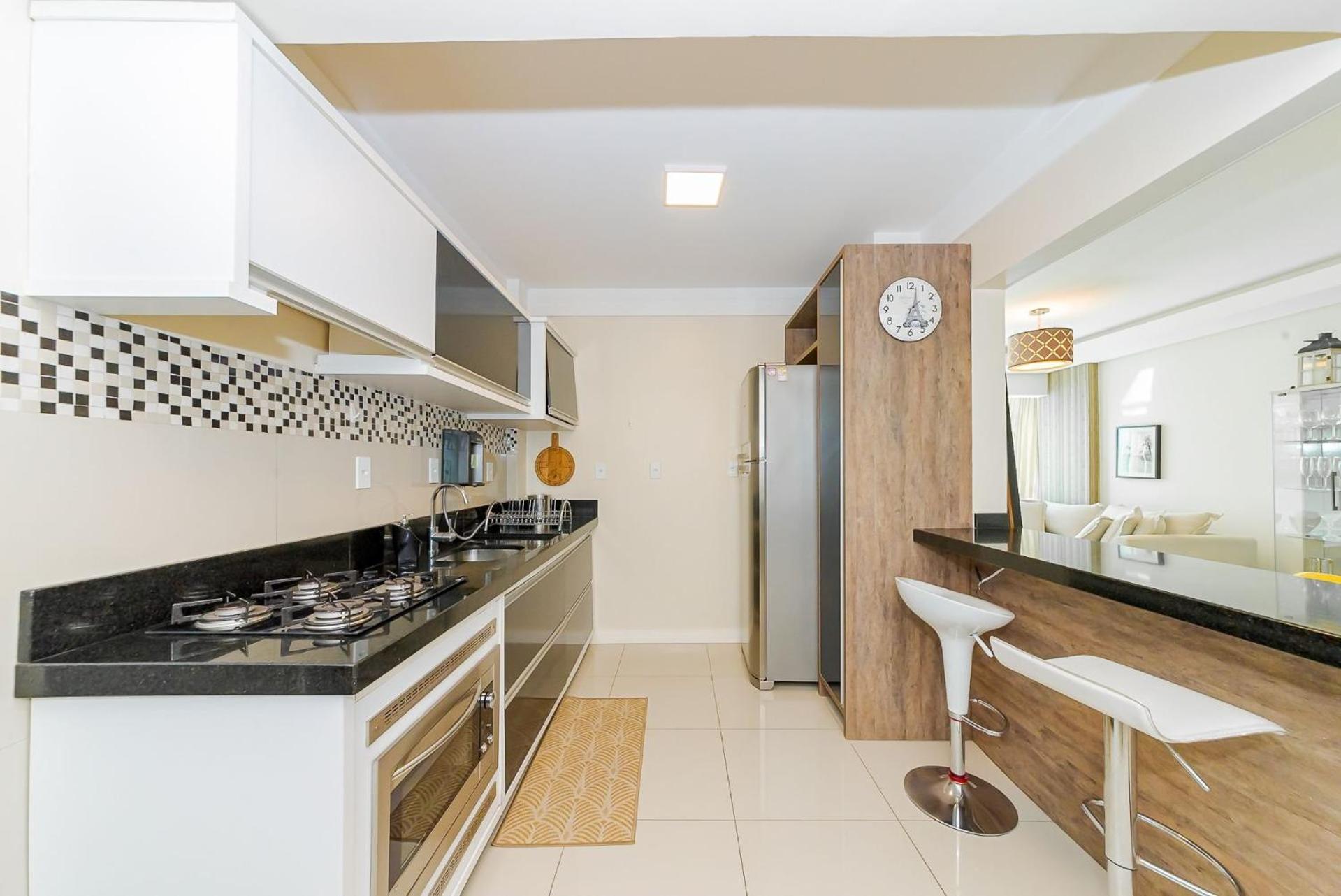 3 Suites Linda Vista Da Orla De Bc A 50M Da Praia - Somente Familiares Balneario Camboriu Bagian luar foto