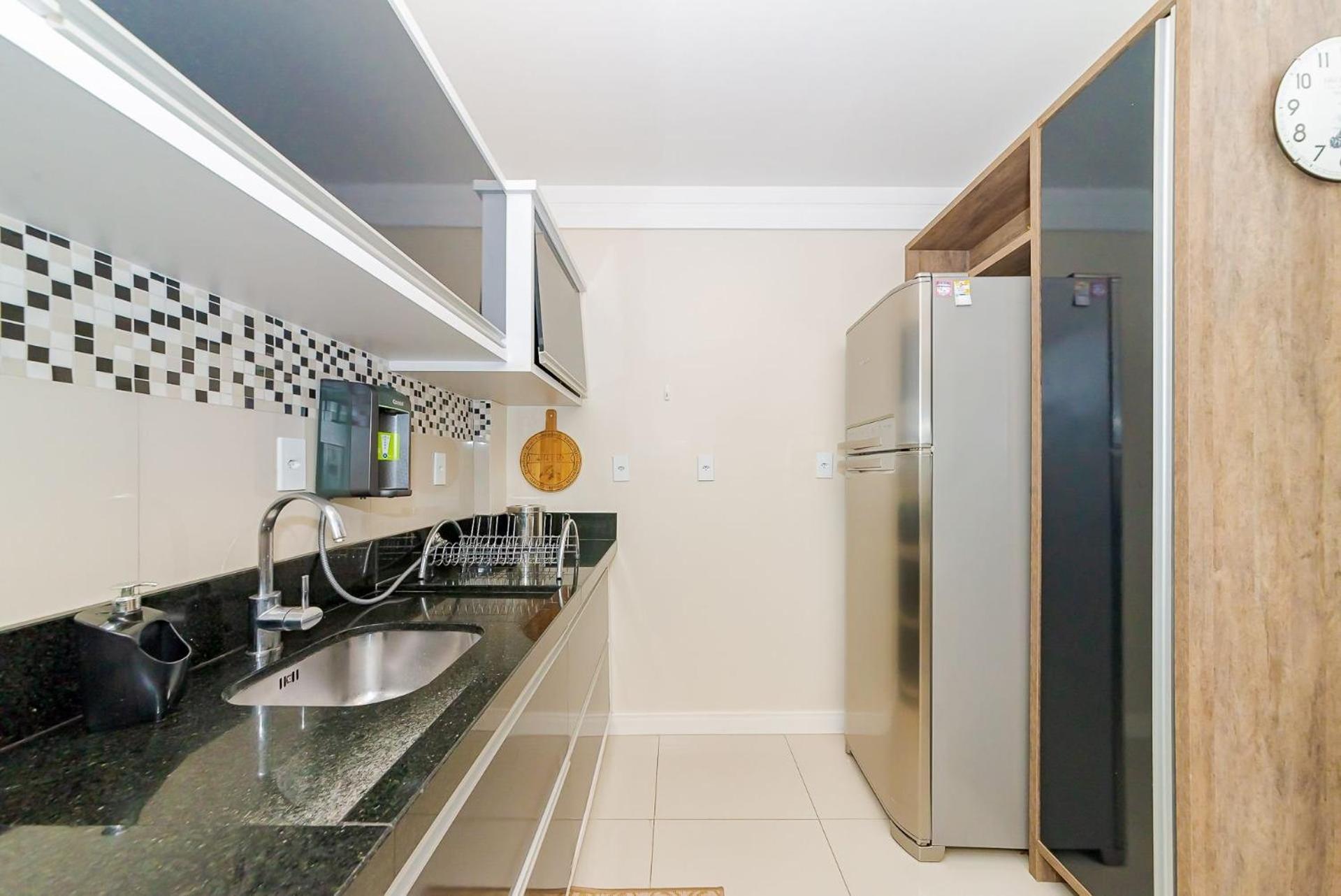 3 Suites Linda Vista Da Orla De Bc A 50M Da Praia - Somente Familiares Balneario Camboriu Bagian luar foto